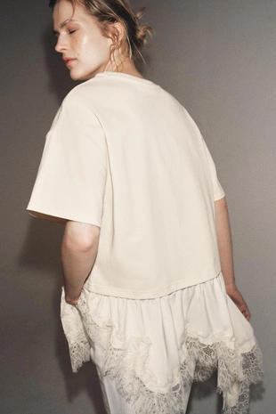 Комбинированная футболка с кружевом