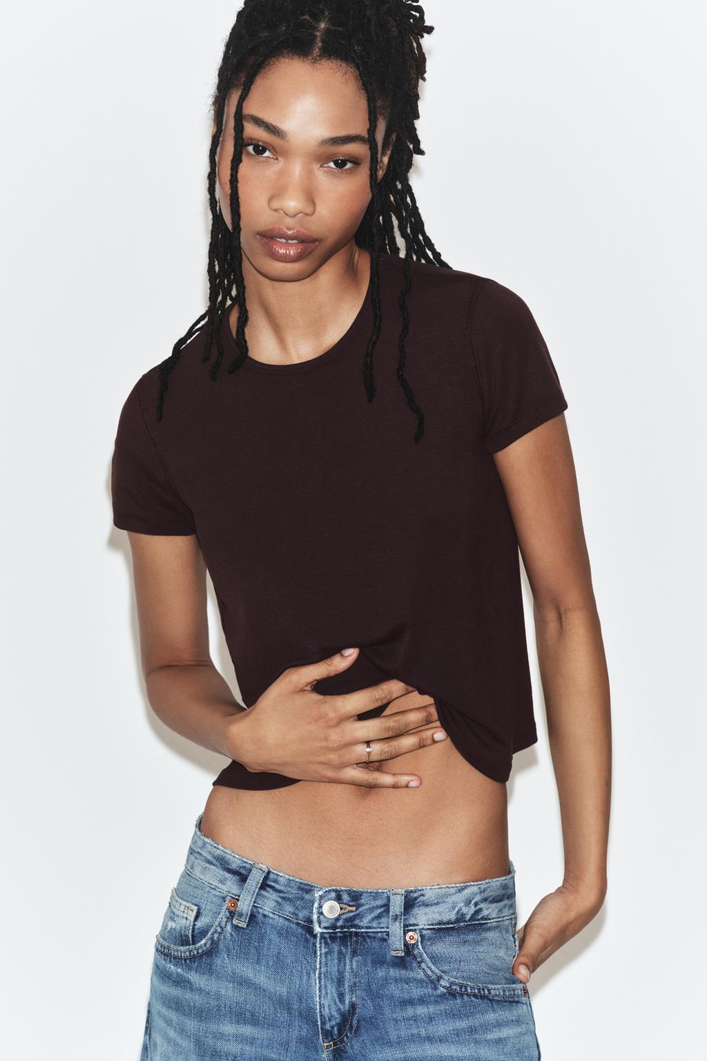 ФУТБОЛКА С ВЫРЕЗОМ НА СПИНЕ