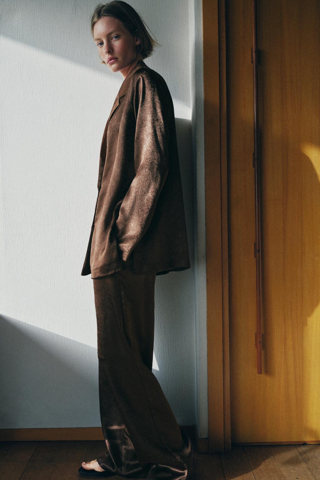 БРЮКИ ИЗ ЖАТОЙ ТКАНИ