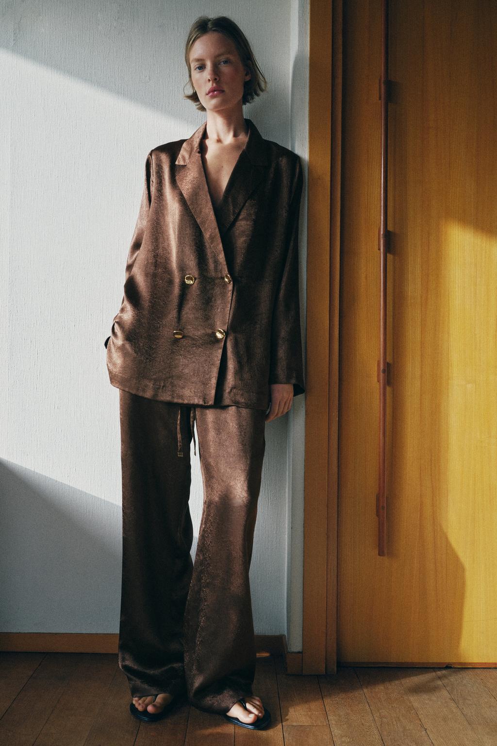 БРЮКИ ИЗ ЖАТОЙ ТКАНИ