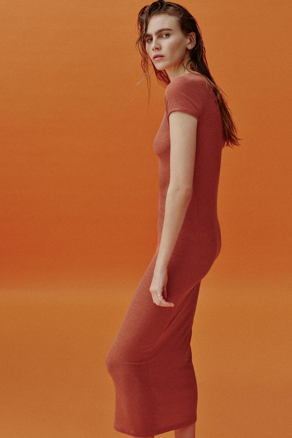 ДЛИННОЕ ПЛАТЬЕ С КОРОТКИМИ РУКАВАМИ