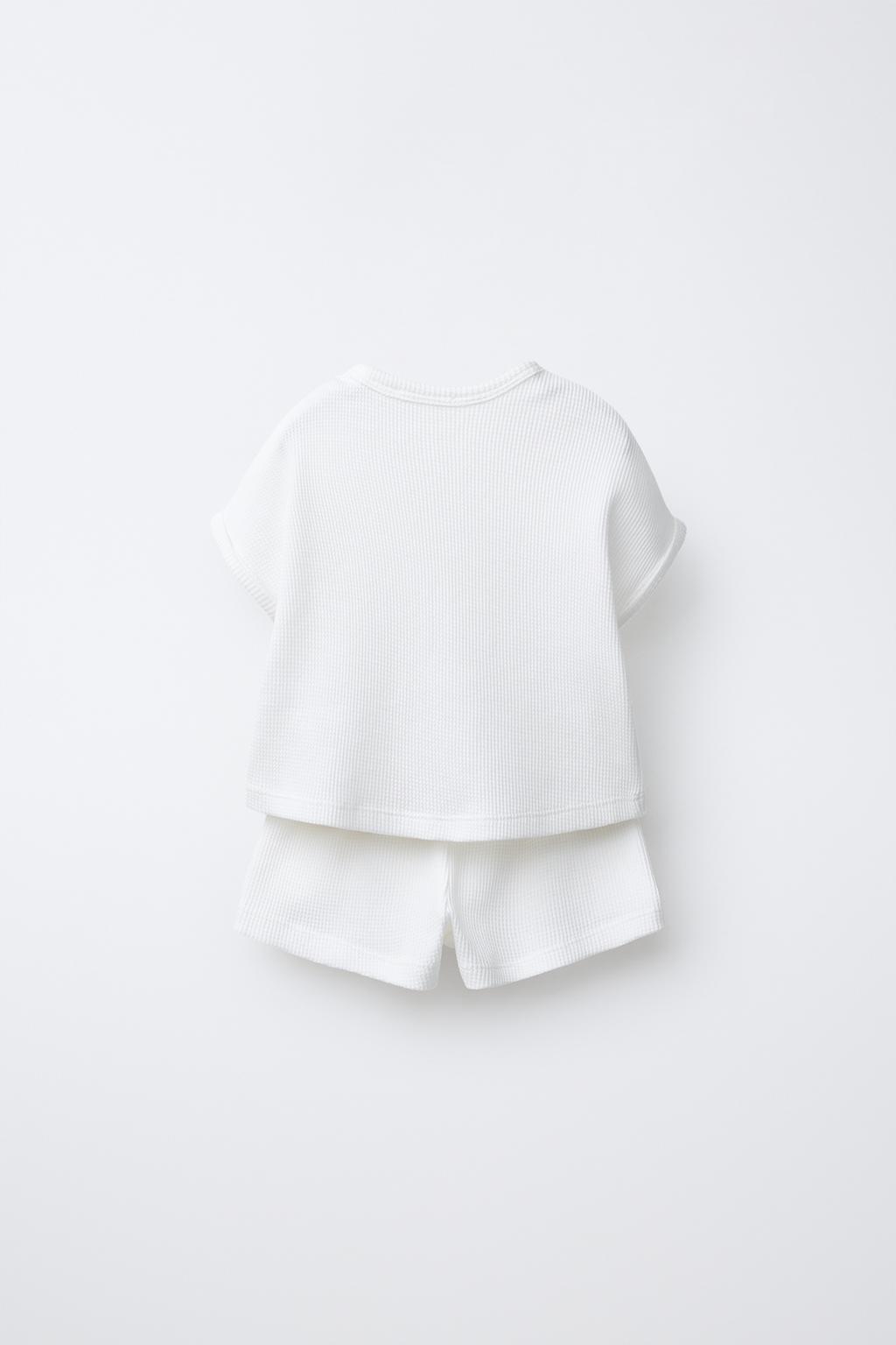Набор из футболки с воротником-трапецией и бермуд