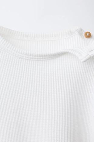 Набор из футболки с воротником-трапецией и бермуд