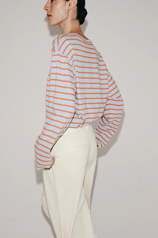 Хлопково-льняная футболка в полоску- Заказать в России