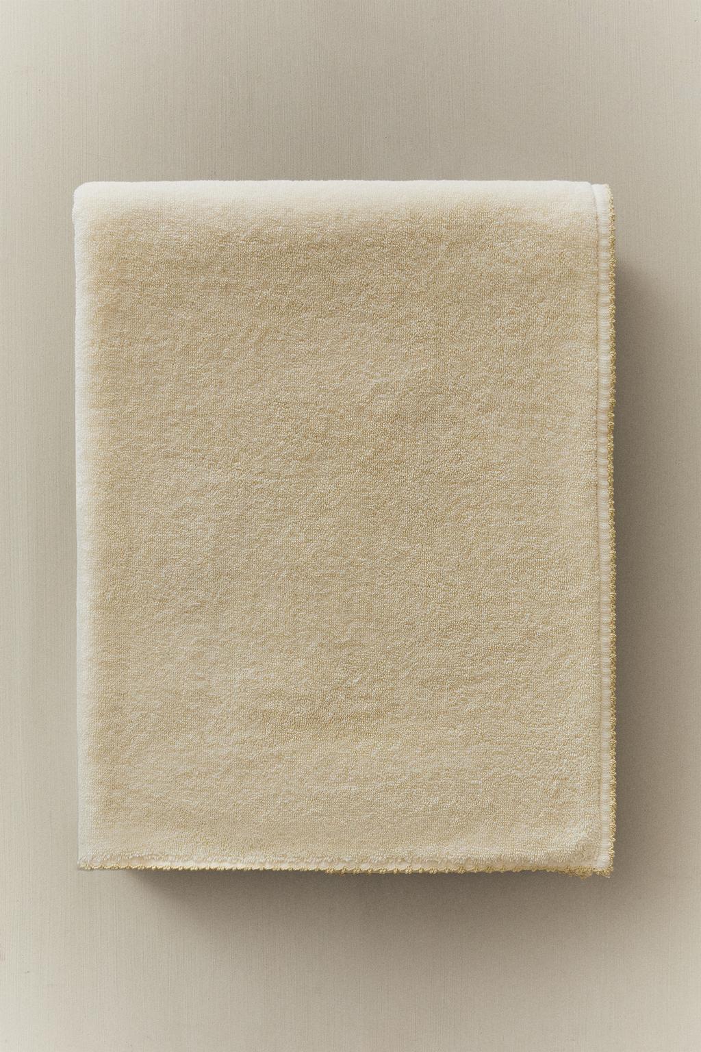 Полотенце для ванны с отделкой каймой