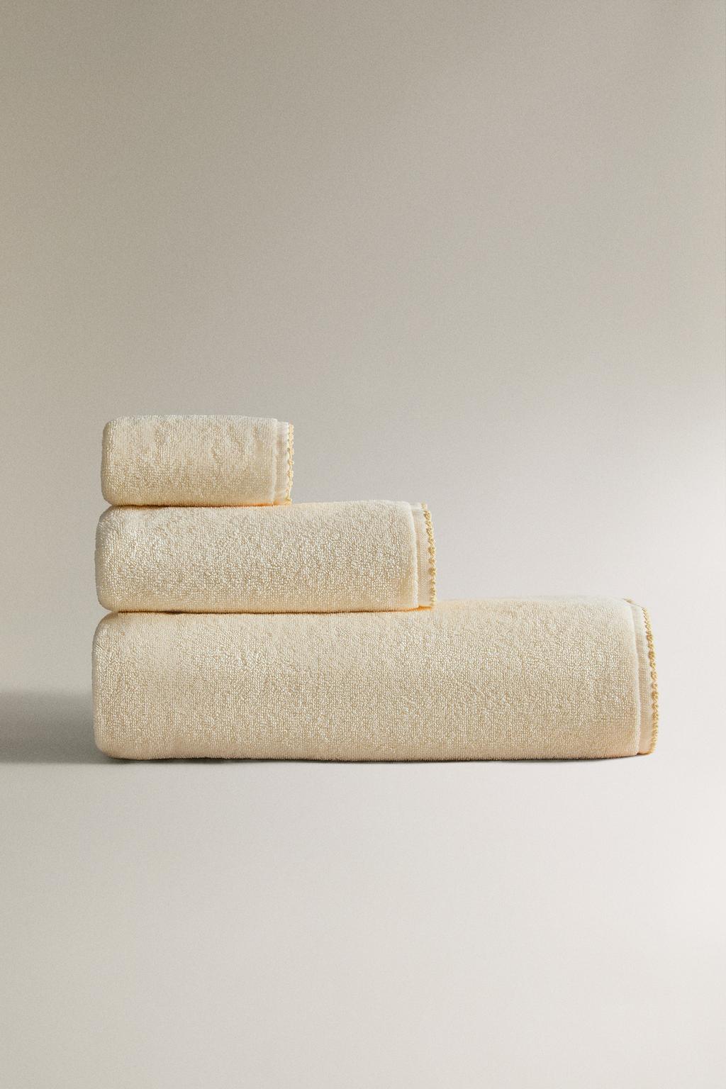 Полотенце для ванны с отделкой каймой