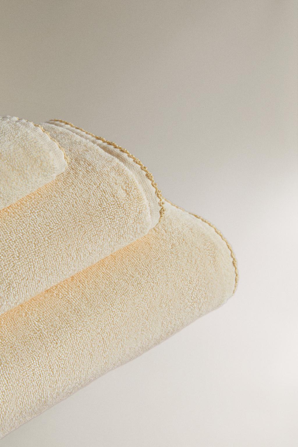 Полотенце для ванны с отделкой каймой