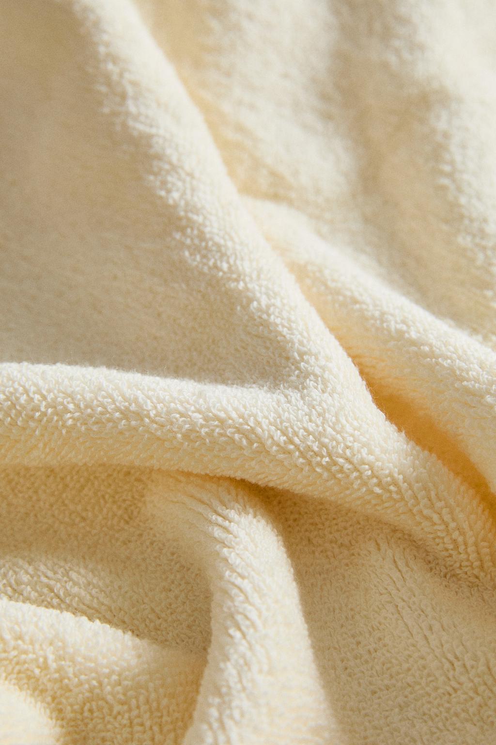 Полотенце для ванны с отделкой каймой