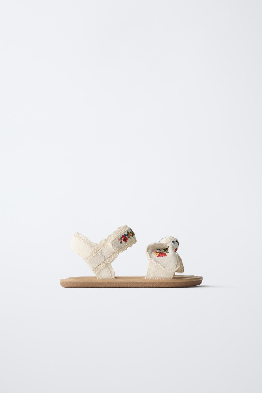 САНДАЛИИ С ВЫШИВКОЙ