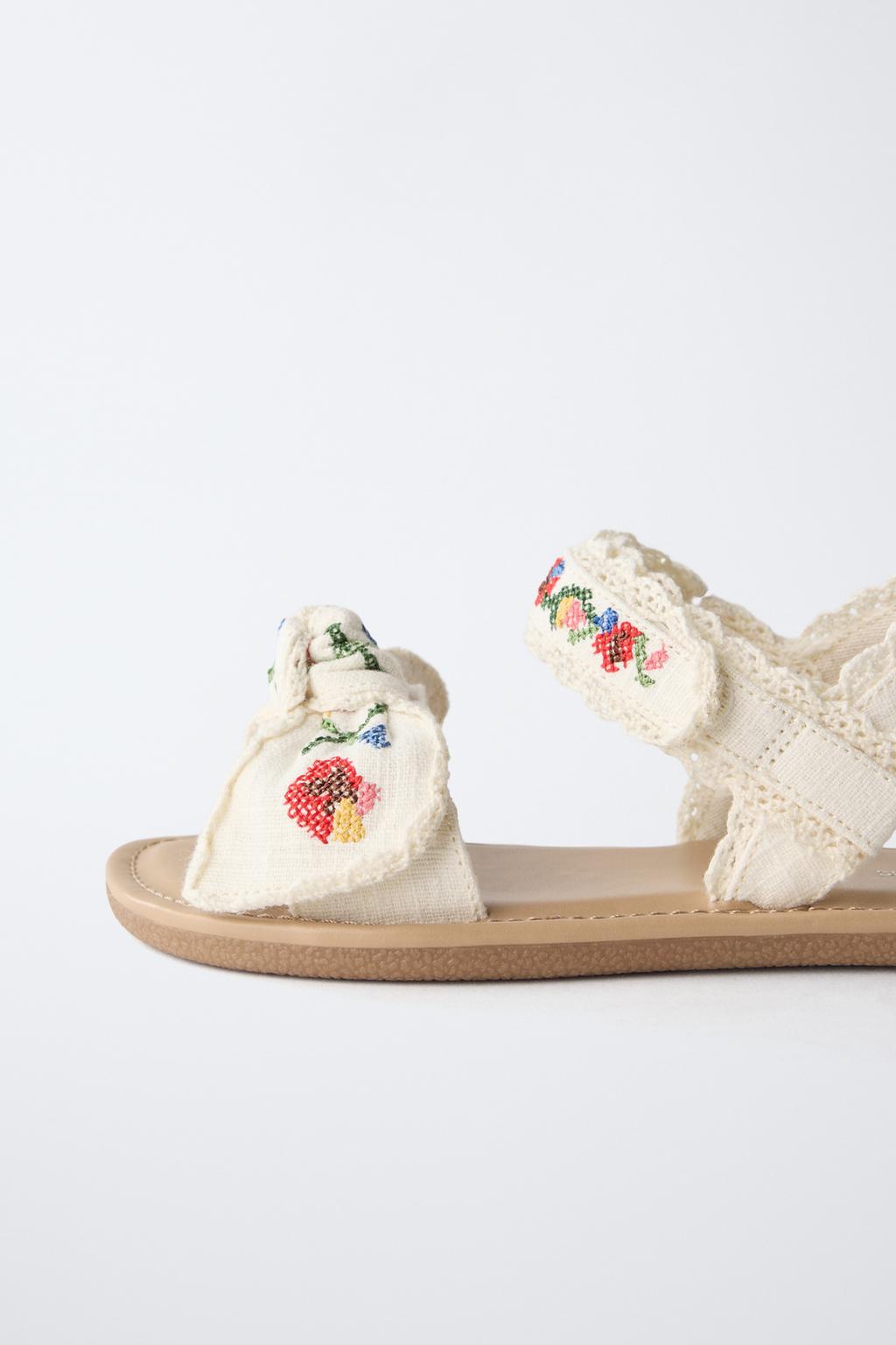 САНДАЛИИ С ВЫШИВКОЙ