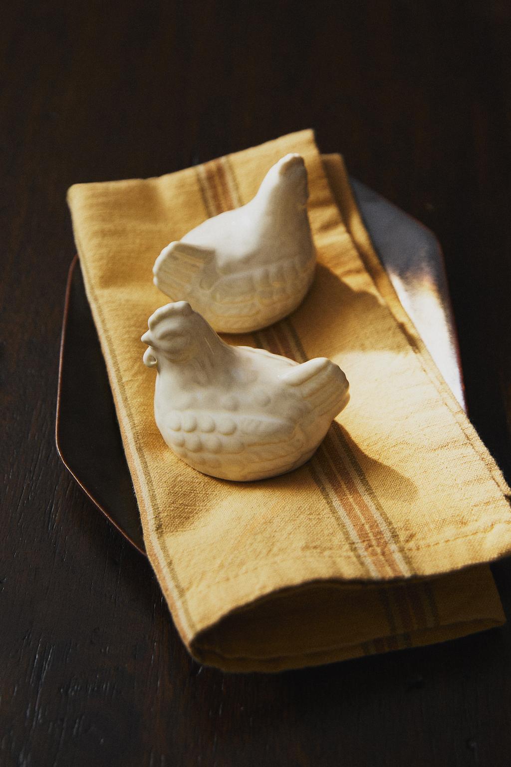 Набор солонка и перечница в форме курицы