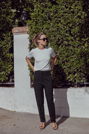 Базовый однотонный трикотажный топ с короткими рукавами- Заказать в России