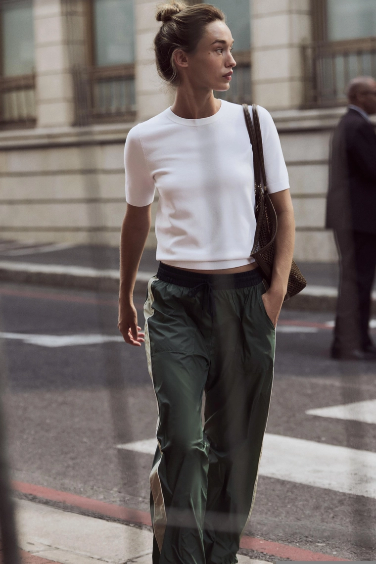 Трикотажный свитер с короткими рукавами