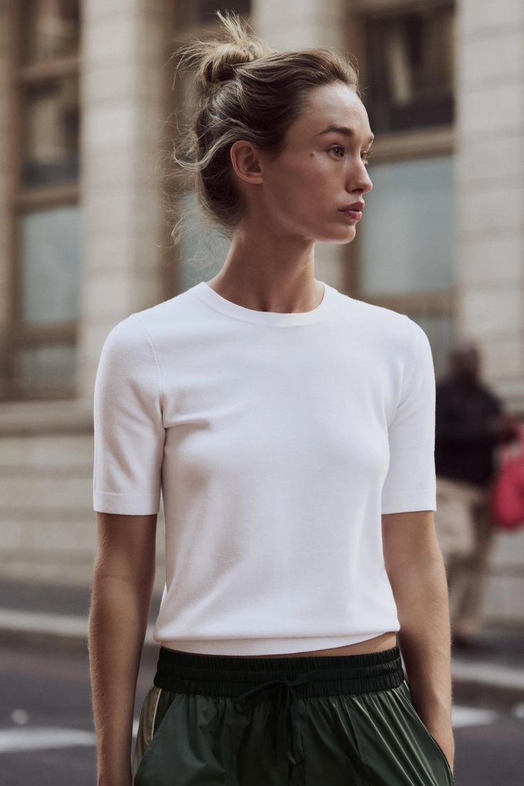 Трикотажный свитер с короткими рукавами