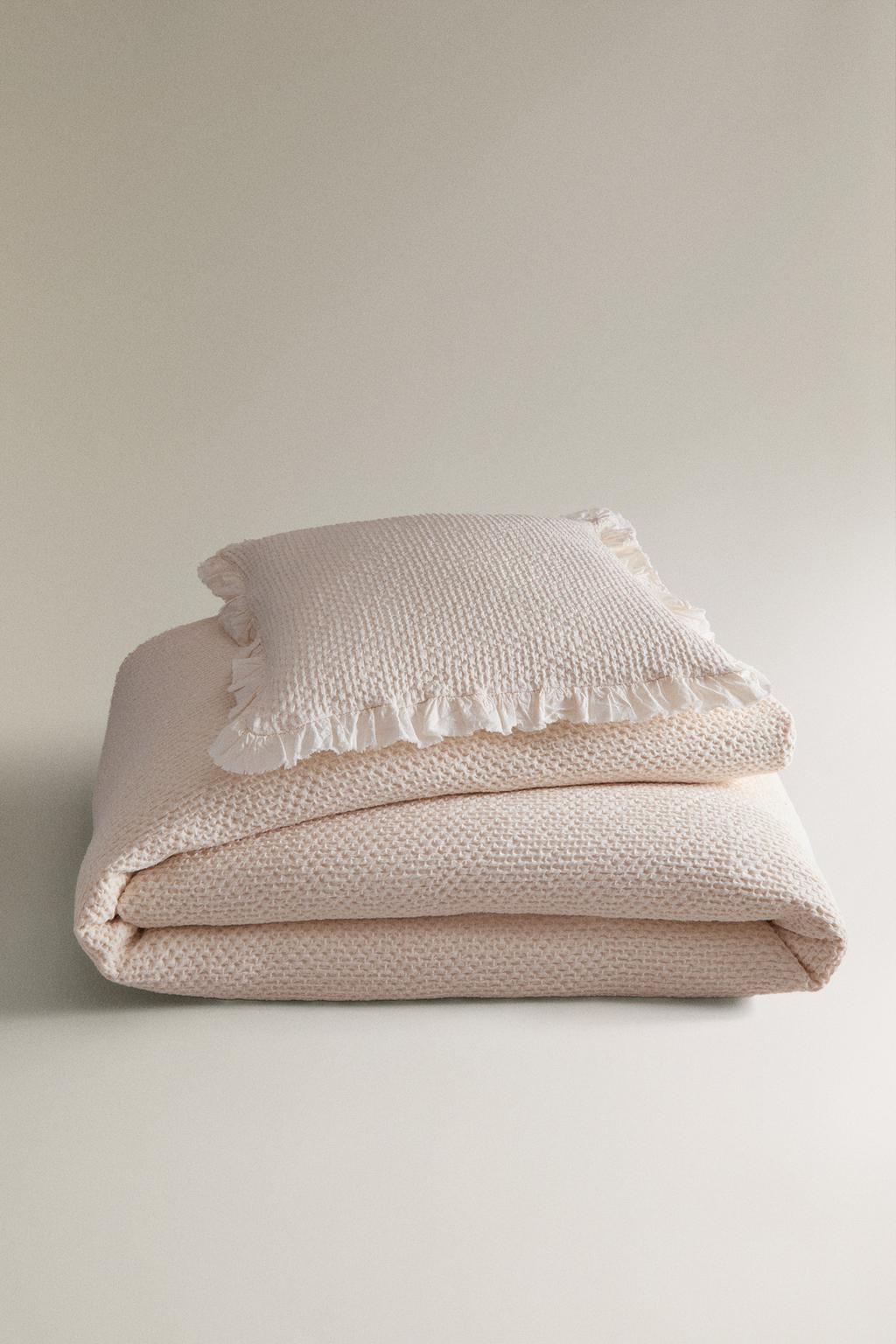 Детское одеяло с рельефным узором и оборками