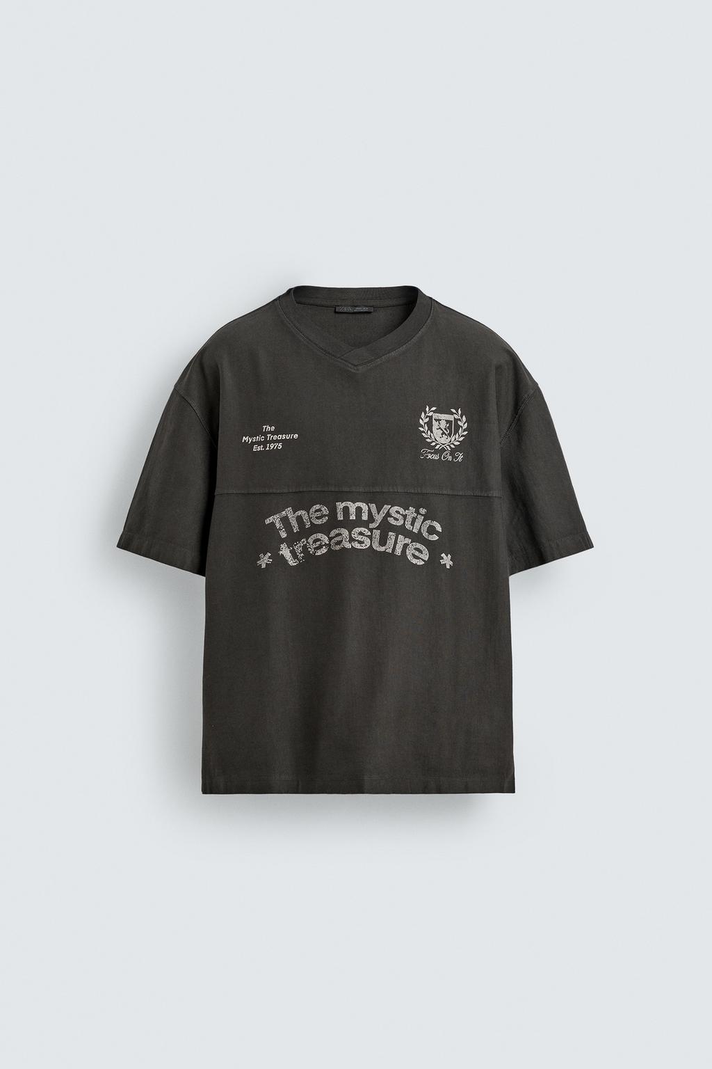 ФУТБОЛКА С ЭФФЕКТОМ ПОТЕРТОСТИ И ПРИНТОМ