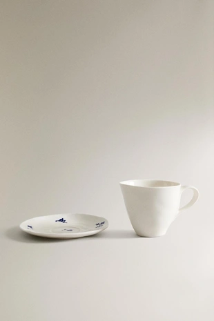 Чашка и блюдце с флористическим узором из фарфора- Заказать в России