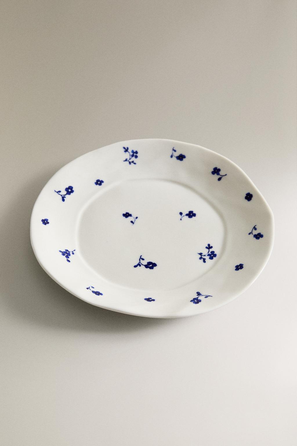Десертная тарелка с цветочным узором из фарфора
