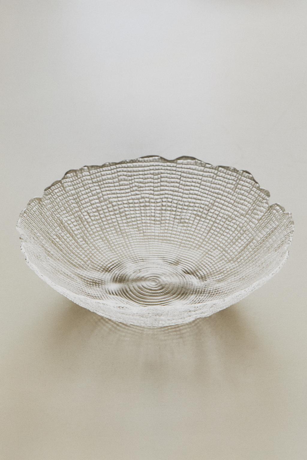 Стеклянная салатная чаша с объемным узором