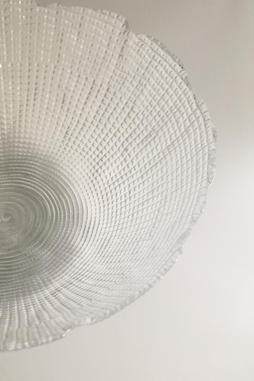 Стеклянная салатная чаша с объемным узором