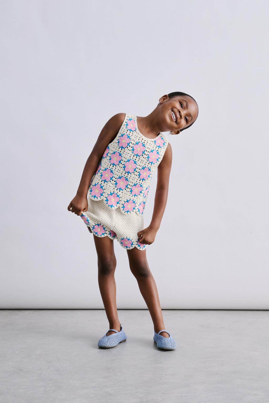 БЕРМУДЫ ИЗ КРУЖЕВА КРОШЕ С ЦВЕТОЧНЫМ УЗОРОМ