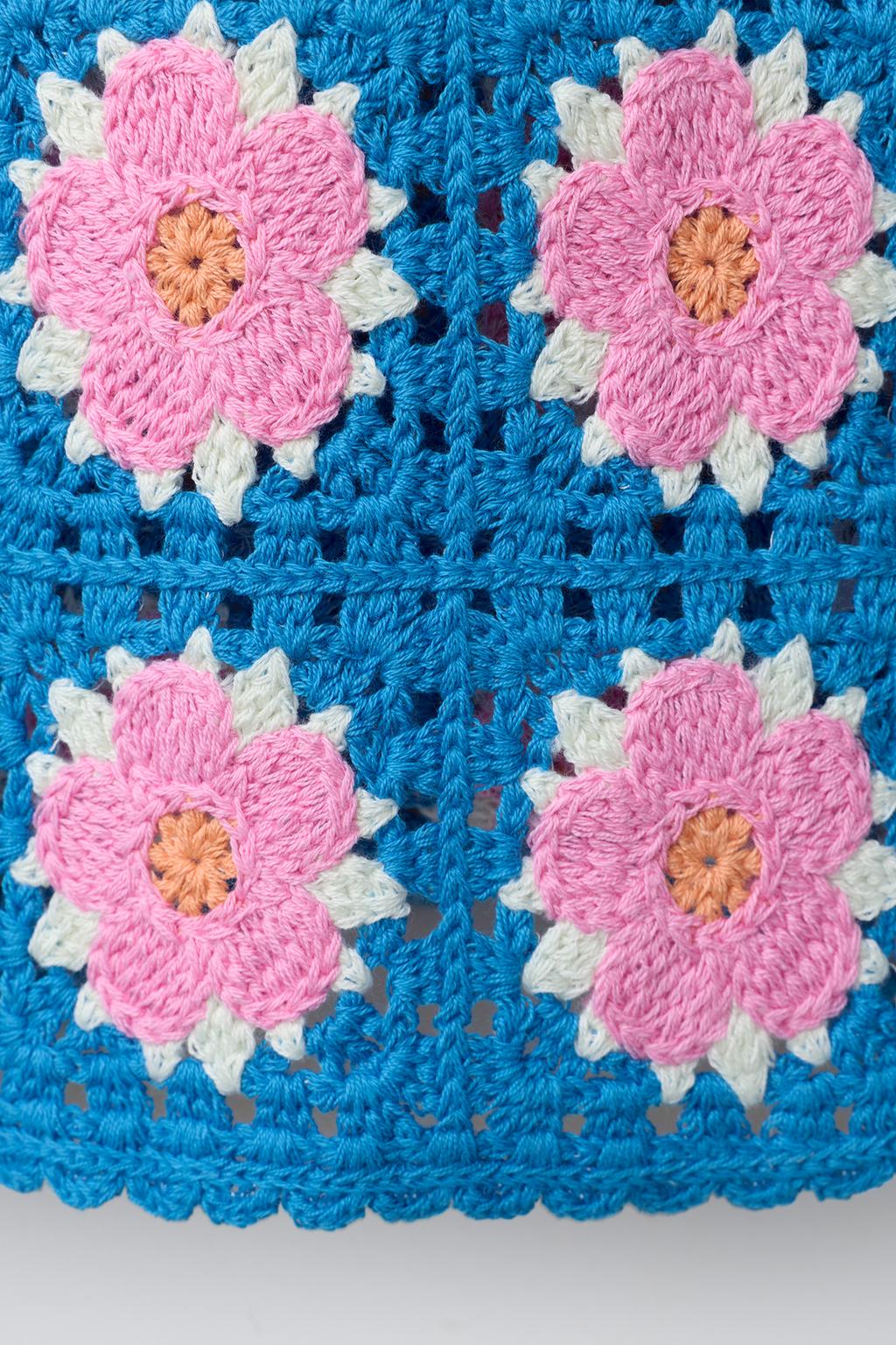 ВЯЗАНОЕ ПЛАТЬЕ КРЮЧКОМ С ЦВЕТАМИ