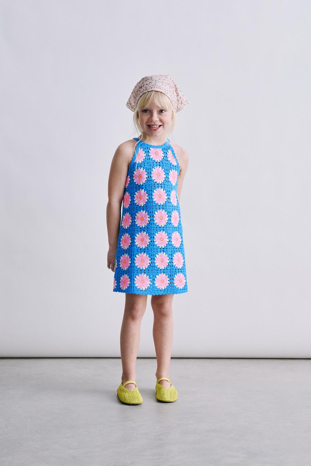 ВЯЗАНОЕ ПЛАТЬЕ КРЮЧКОМ С ЦВЕТАМИ