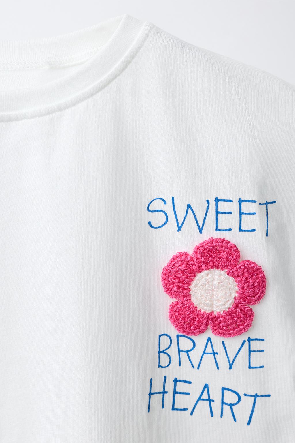 ФУТБОЛКА С ВЯЗАНЫМИ ЦВЕТАМИ КРЮЧКОМ