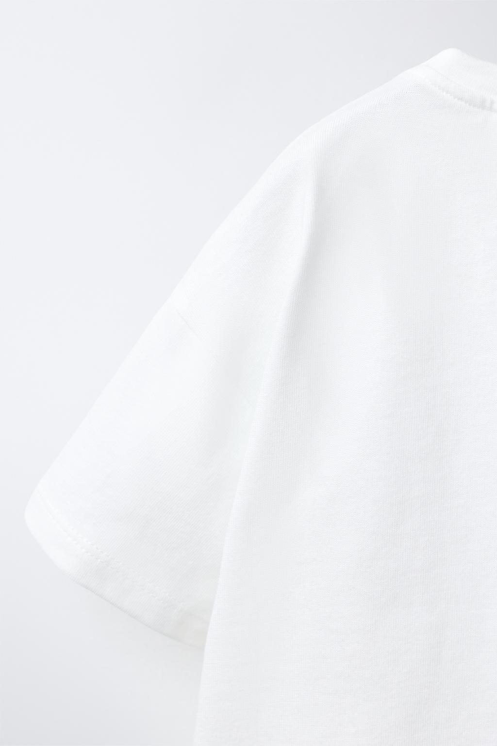 ФУТБОЛКА С ВЯЗАНЫМИ ЦВЕТАМИ КРЮЧКОМ