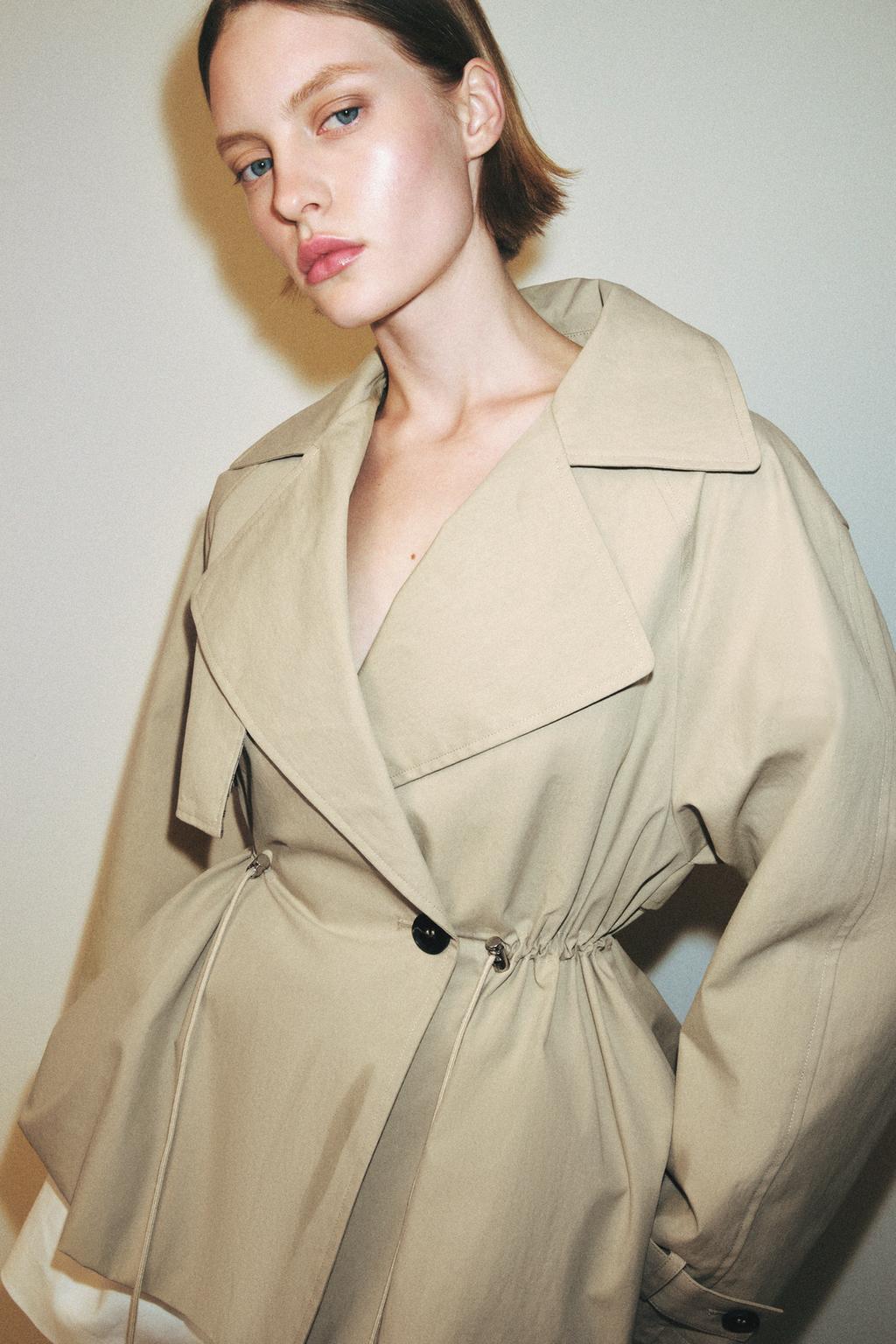 КОРОТКИЙ ТРЕНЧ С РЕГУЛИРУЕМОЙ ТАЛИЕЙ