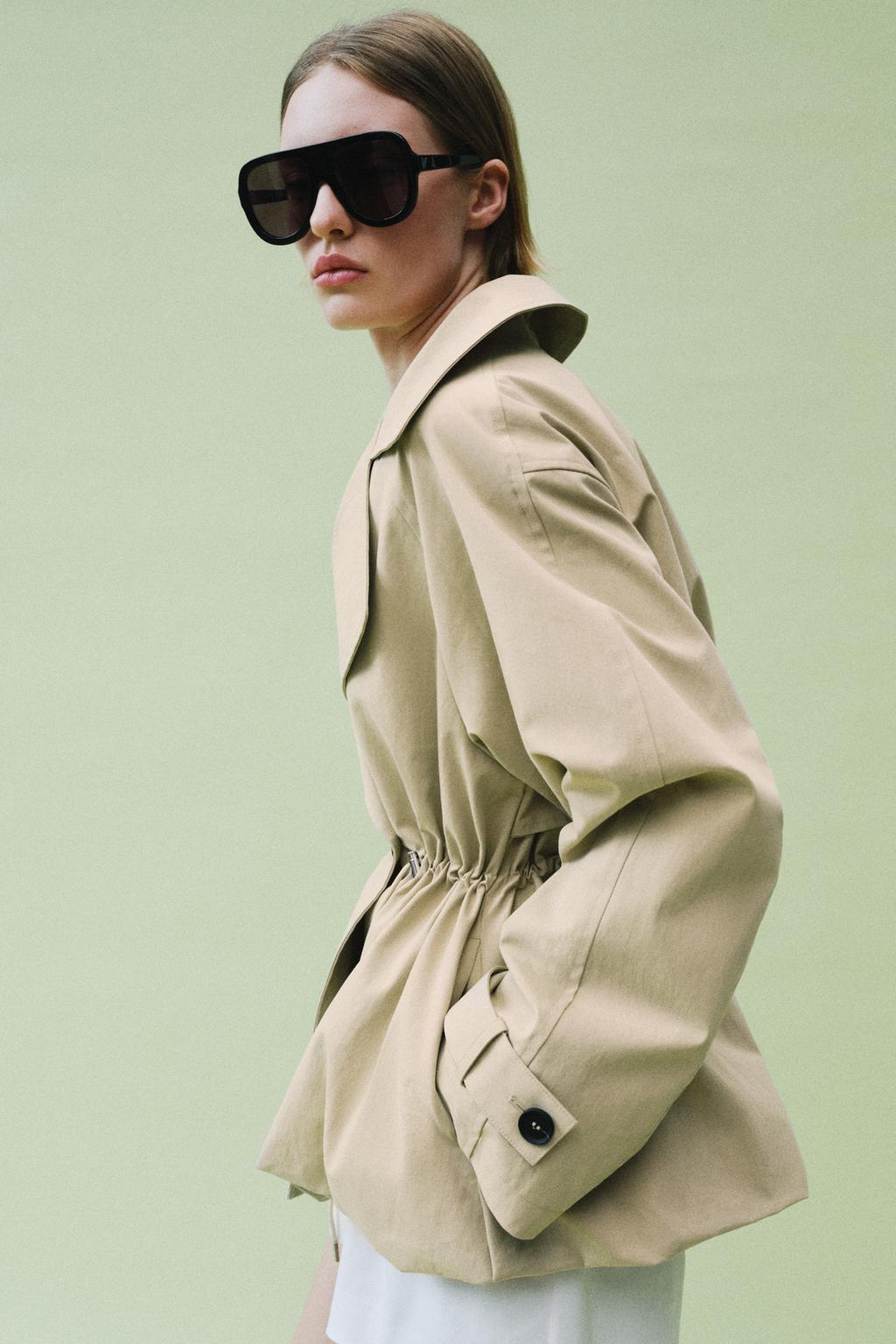 КОРОТКИЙ ТРЕНЧ С РЕГУЛИРУЕМОЙ ТАЛИЕЙ