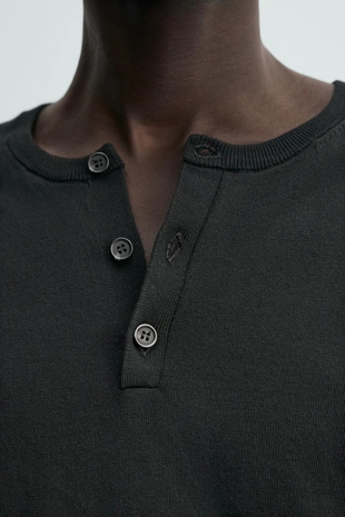 Футболка с воротником хенли- Заказать в России