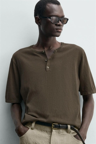 Футболка с воротником на пуговицах- Заказать в России