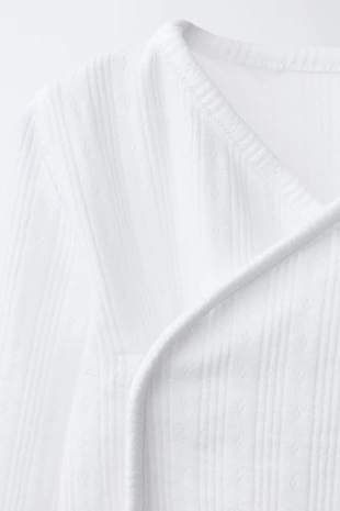 Комплект из футболки и легинсов с рельефным узором- Заказать в России