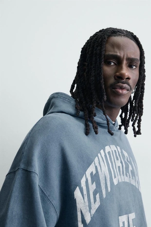 Толстовка с эффектом потертости с принтом- Заказать в России