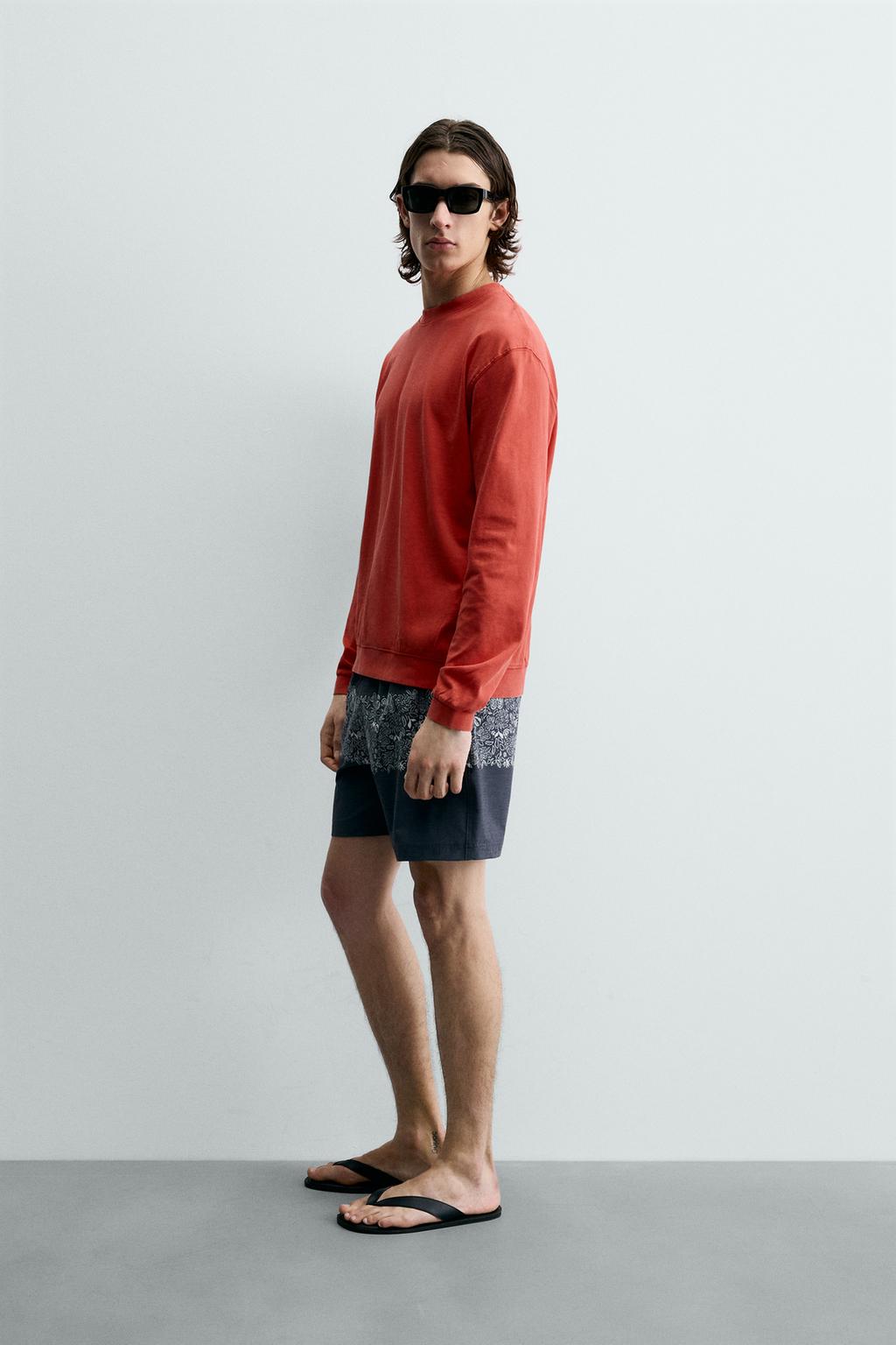 ТОЛСТОВКА С КРУГЛЫМ ВЫРЕЗОМ И ЭФФЕКТОМ ПОТЕРТОСТИ