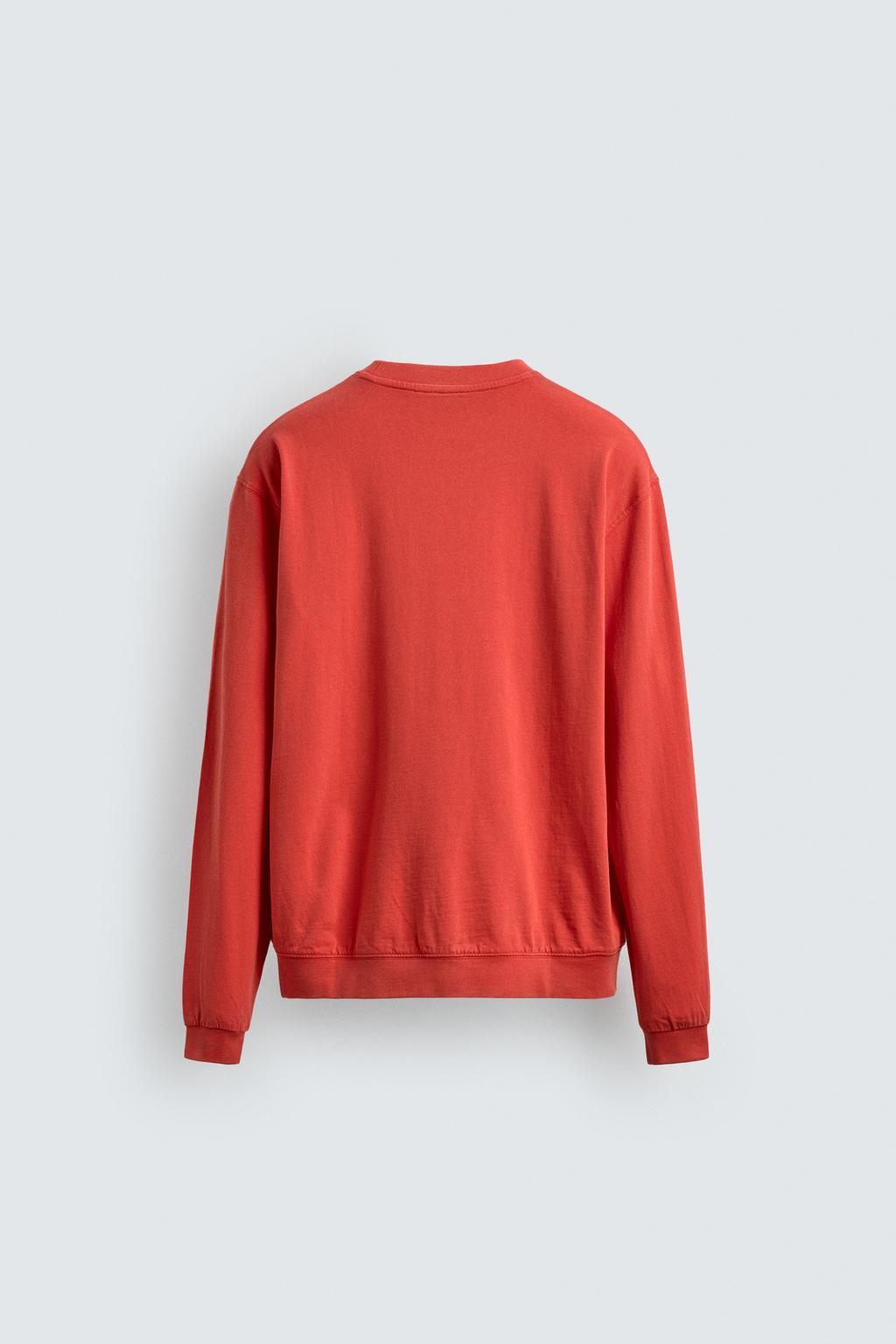 ТОЛСТОВКА С КРУГЛЫМ ВЫРЕЗОМ И ЭФФЕКТОМ ПОТЕРТОСТИ