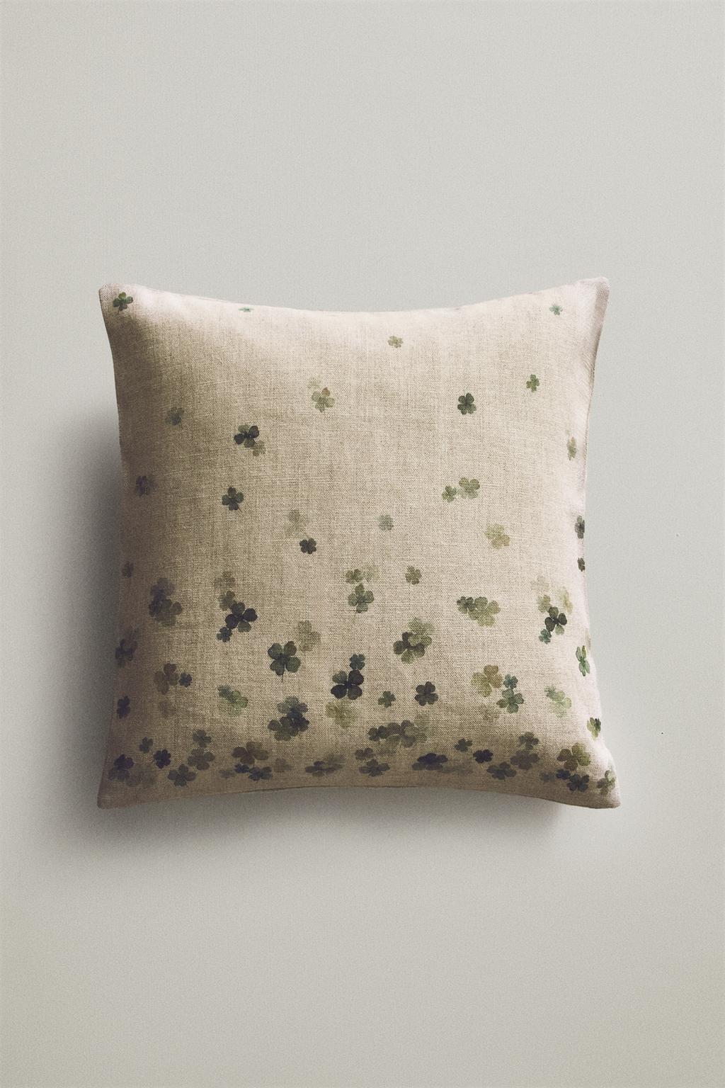 Чехол для подушки clover