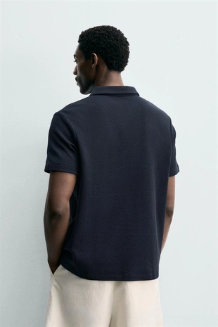 Поло свободного кроя из рельефной ткани