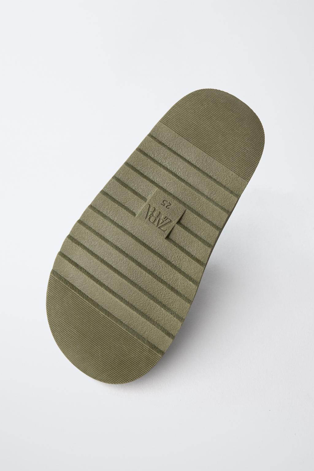 САНДАЛИИ С ПРЯЖКАМИ