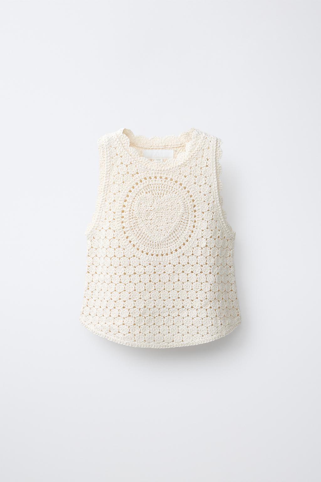 ВЯЗАНЫЙ КРОП-ТОП ИЗ КРУЖЕВА КРОШЕ С УЗОРОМ «СЕРДЦЕ»