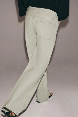 Джинсы -Fit с низкой посадкой и разрывами — коллекция Zara «Zw»- Заказать в России