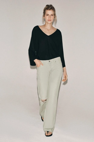 Джинсы -Fit с низкой посадкой и разрывами — коллекция Zara «Zw»- Заказать в России