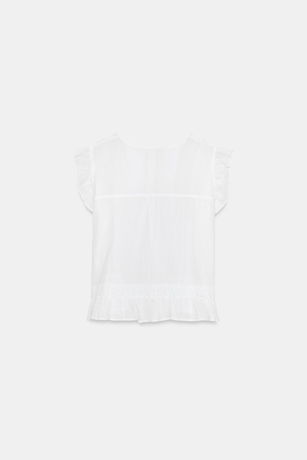 БЛУЗА С КРУЖЕВОМ И ВОЛАНАМИ