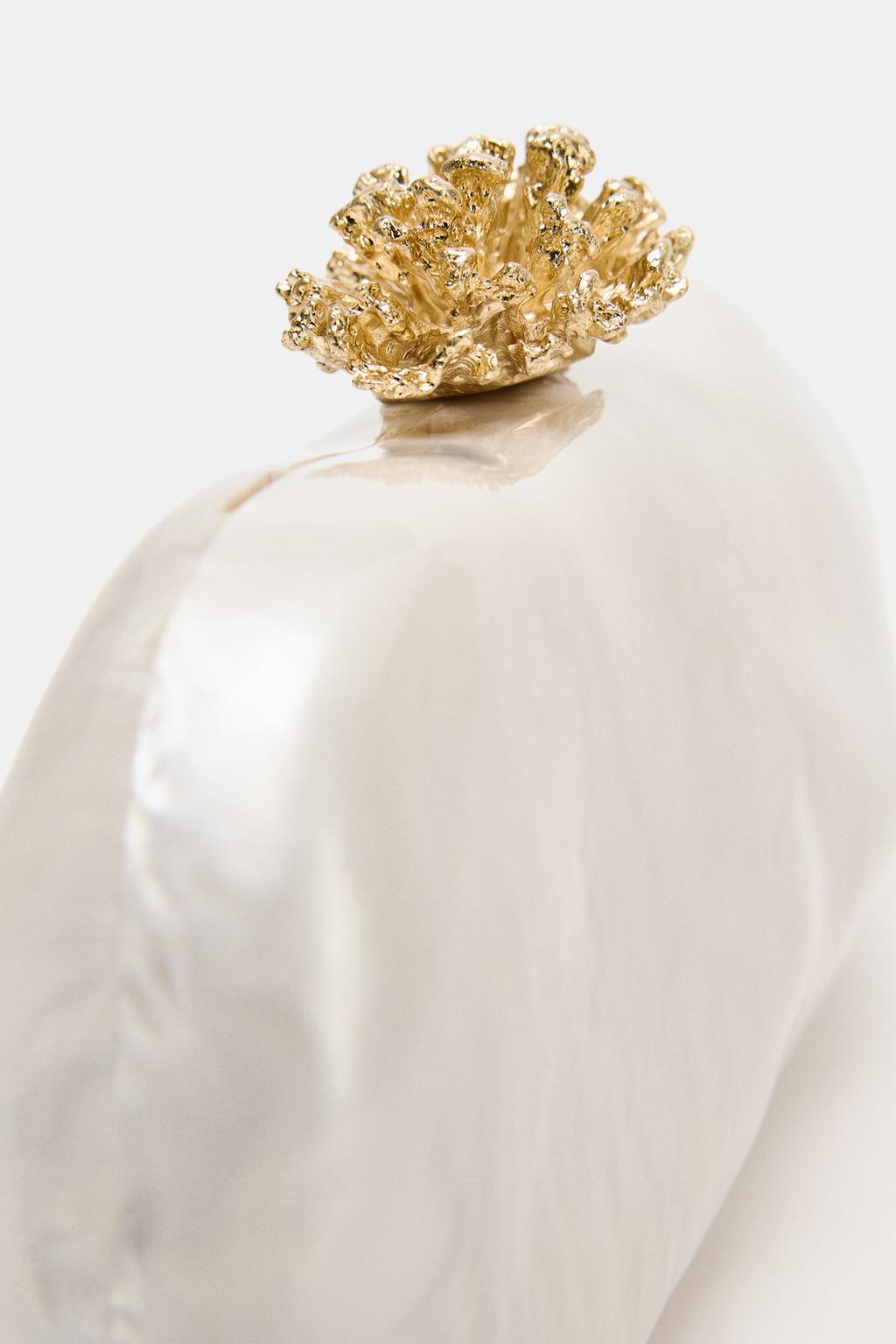 КЛАТЧ С МЕТАЛЛИЧЕСКОЙ ДЕТАЛЬЮ