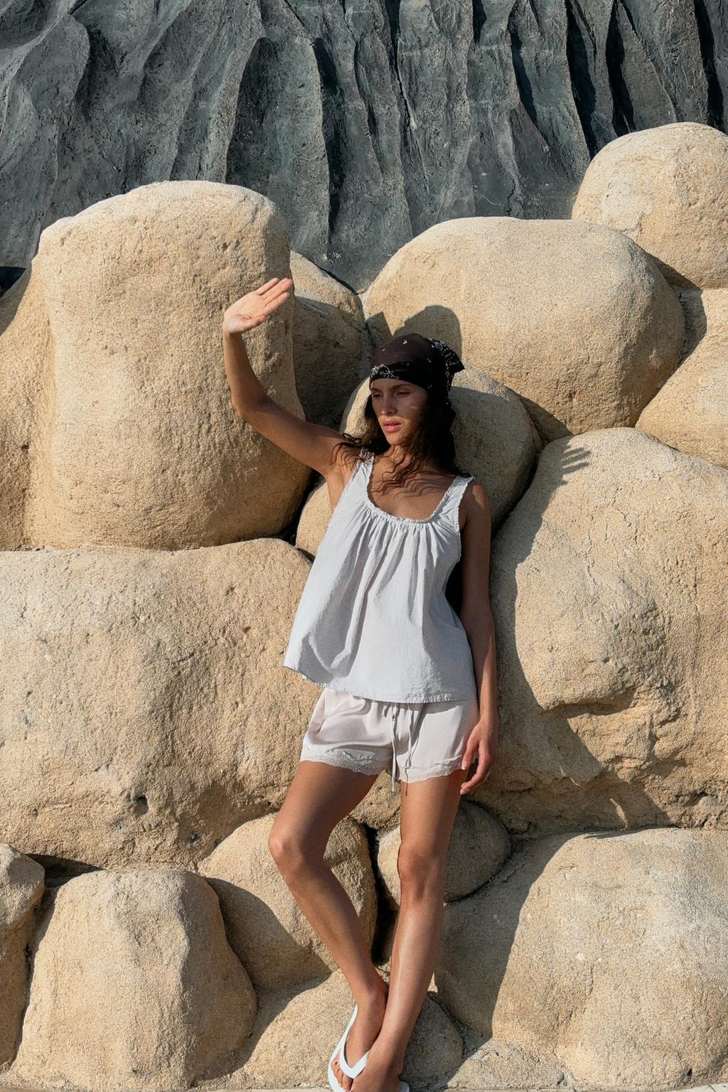 ПЛАТОК С ПРИНТОМ ПЕЙСЛИ, БИСЕРОМ И ЦВЕТАМИ