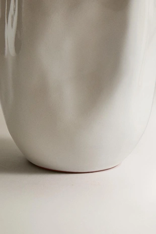 Блестящая волнистая глиняная ваза- Заказать в России