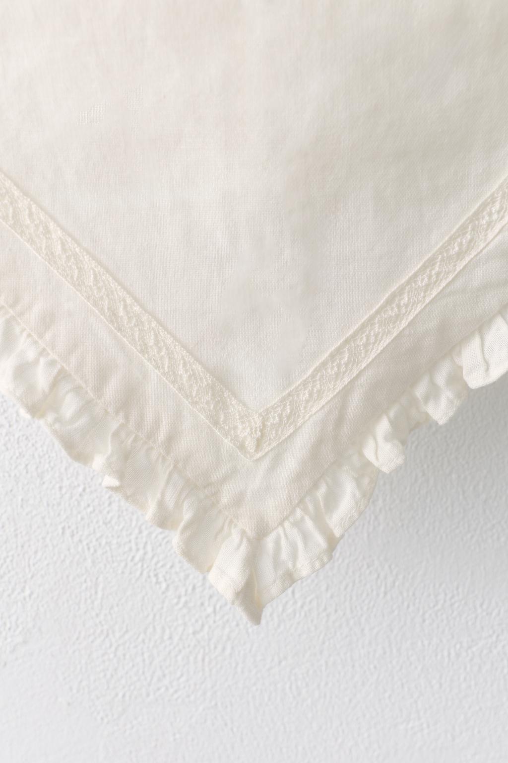 Шарф из льна и хлопка с кружевными оборками (Лимитированная коллекция)