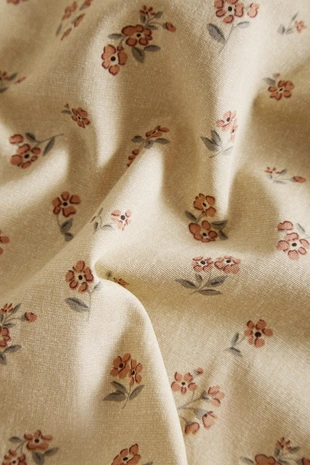 Скатерть с ромашками и кружевной отделкой- Заказать в России