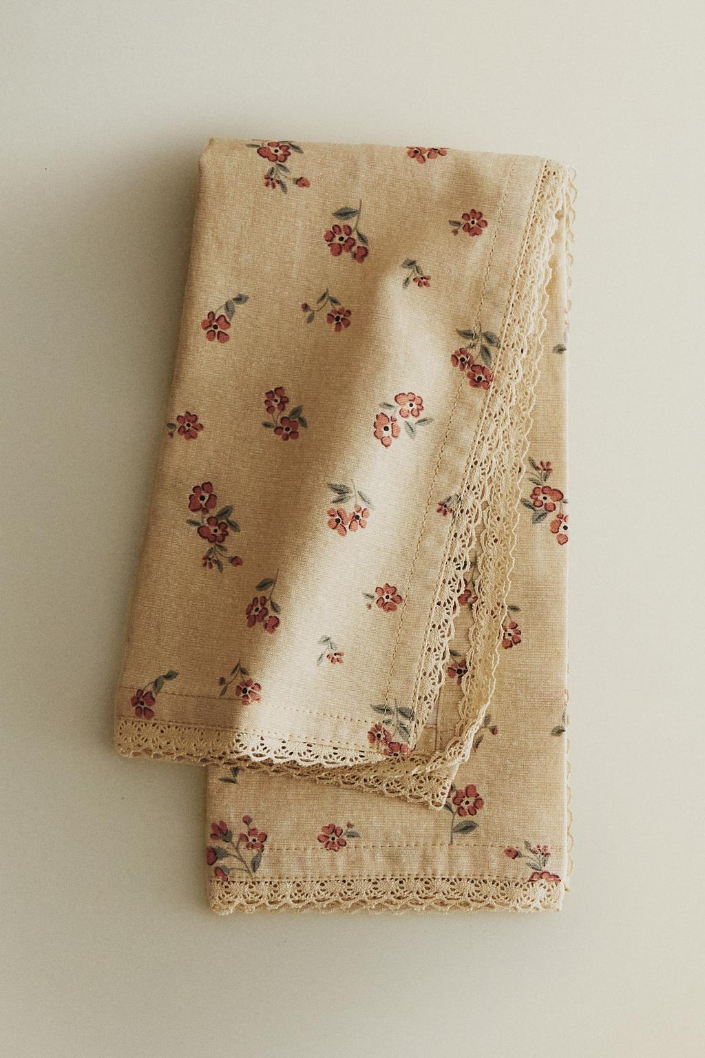 Набор салфеток с принтом полевых цветов и кружевной отделкой (набор из 2)